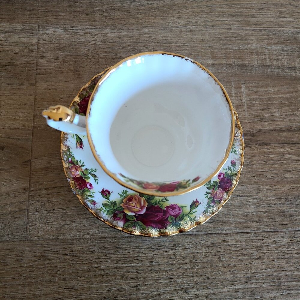 Vintage Royal Albert Bone China England ''Old Country Roses'' Cup and Saucer. - Picture 3 of 7